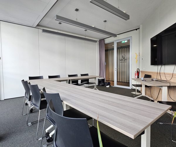 Plaza Cubes DE Meeting Room Andy Warhol