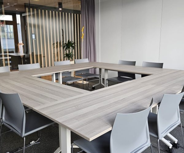 Plaza Cubes DE Meeting Room Gaudi