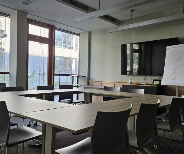 Plaza Cubes DE Meeting Room Gaudi